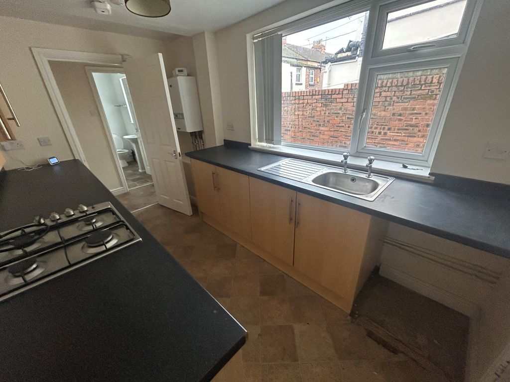 Property photo 2 of 8 Kitchen