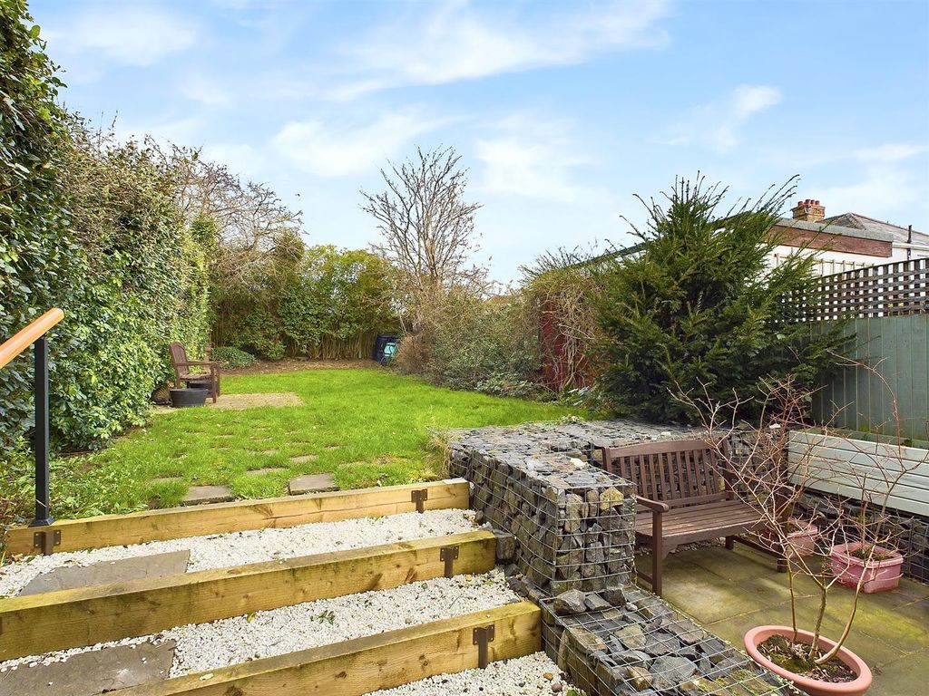 Property photo 3 of 18