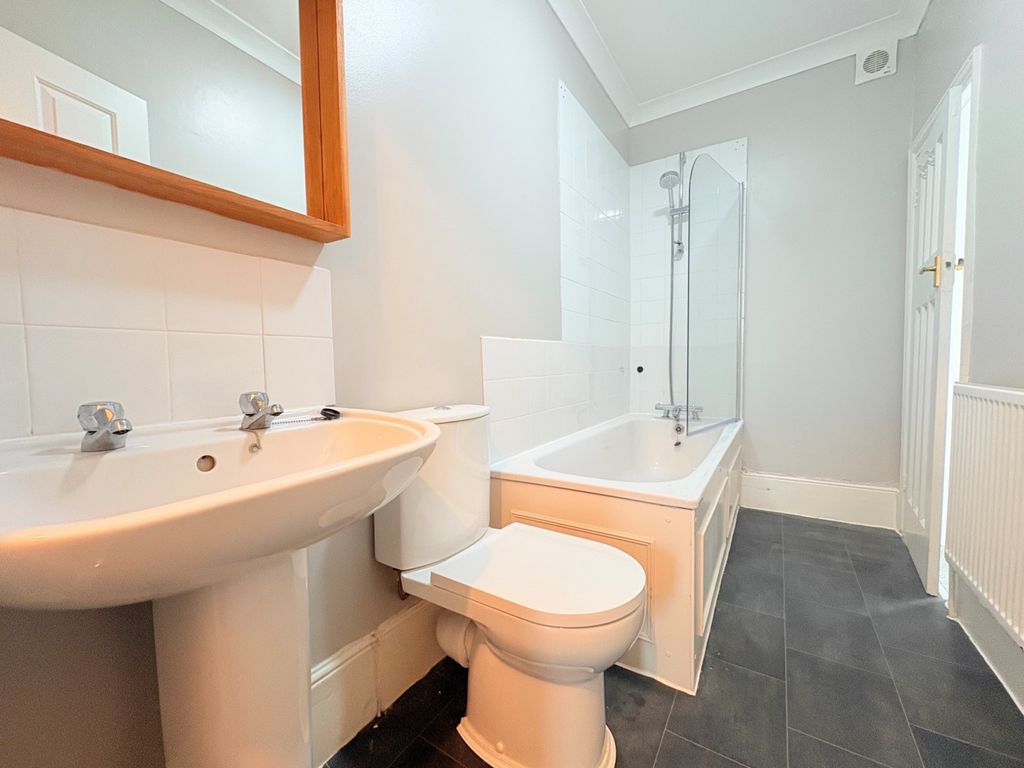 Property photo 3 of 7 Bathroom