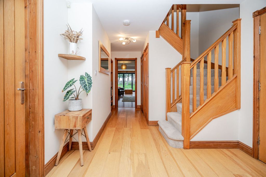 Property photo 2 of 37