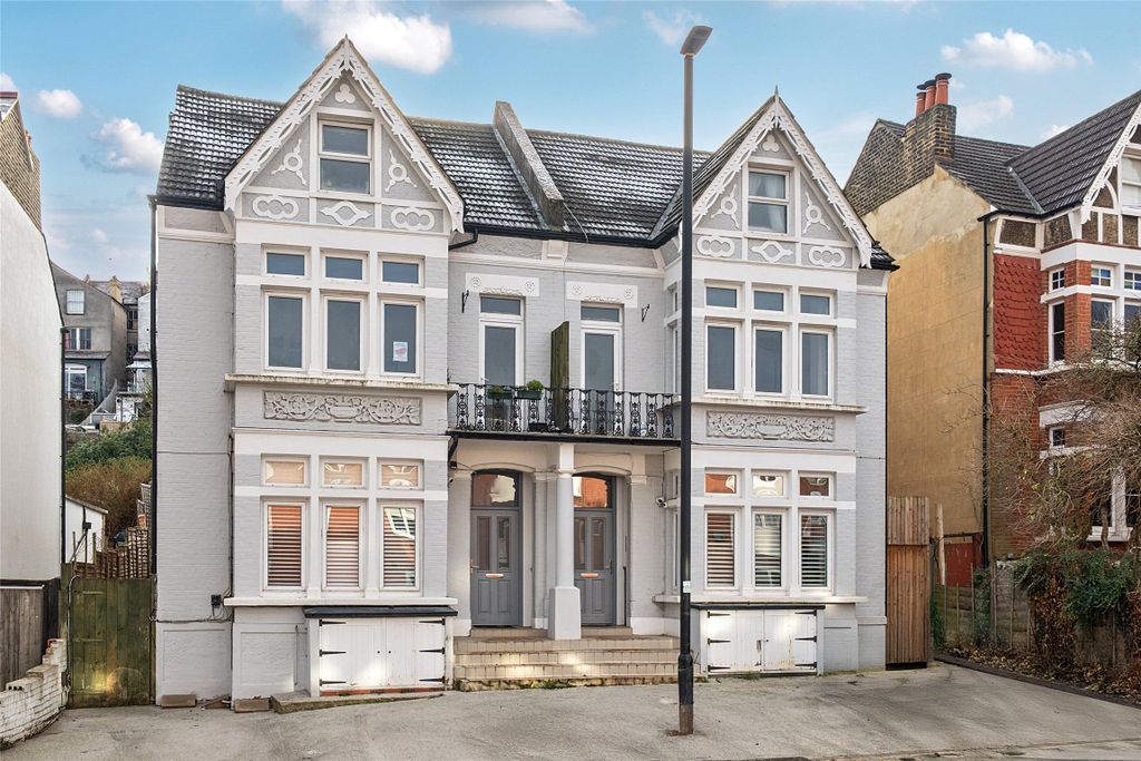 Property photo 2 of 12 Picture No. 20