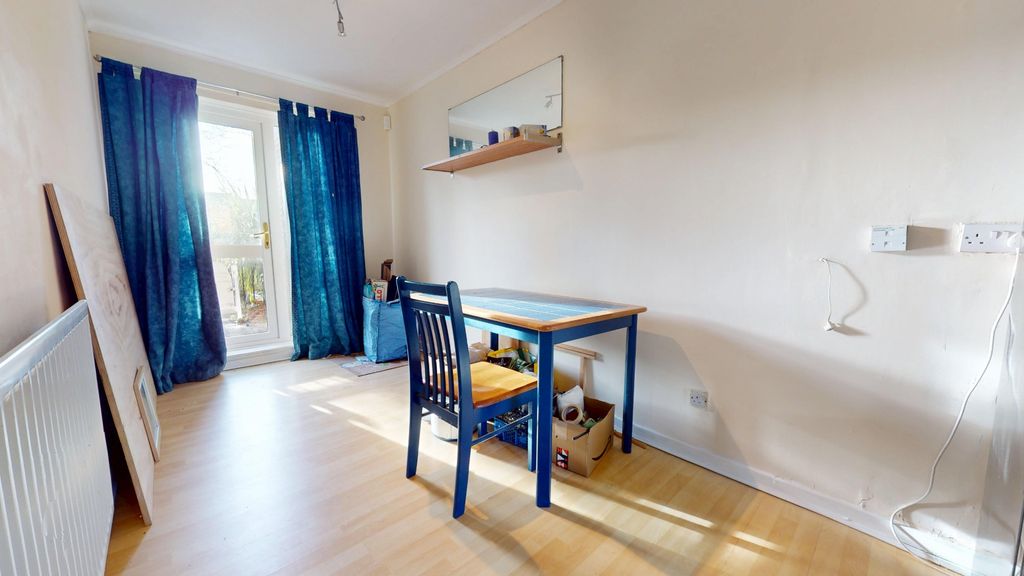 Property photo 3 of 18 4611085
