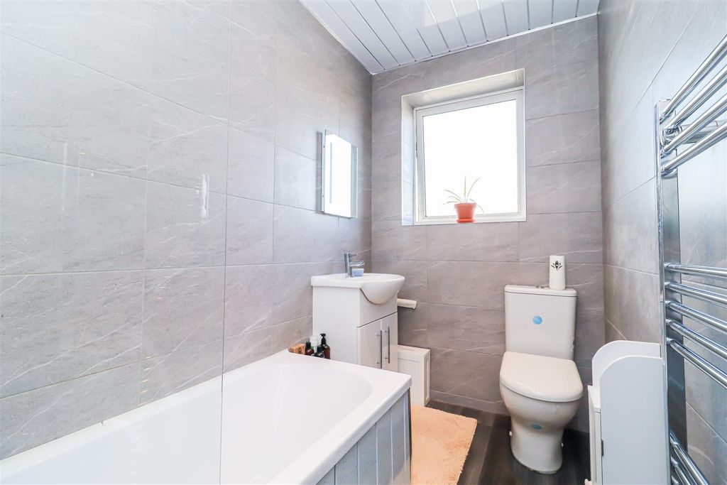 Property photo 2 of 12 Bathroom/W.C.