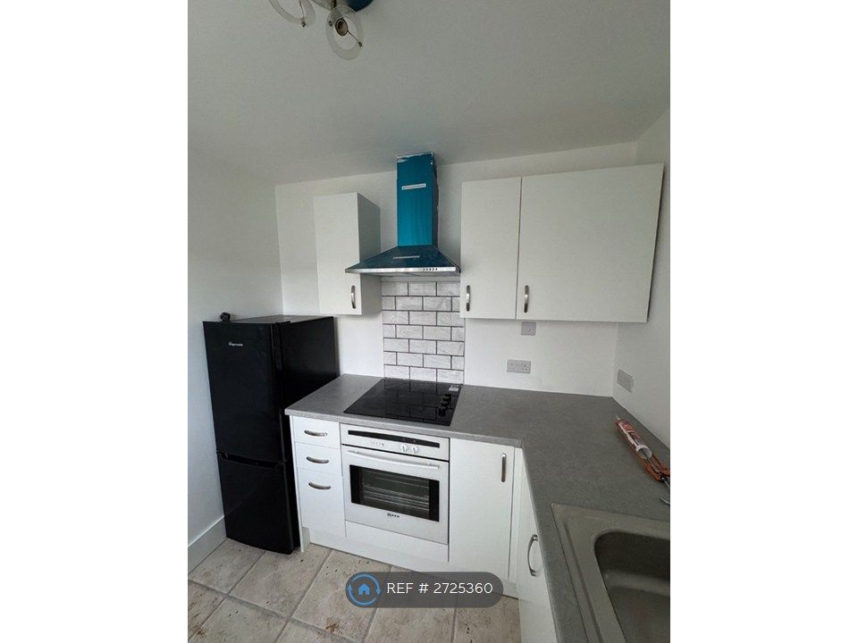 Property photo 2 of 8 Kitchen