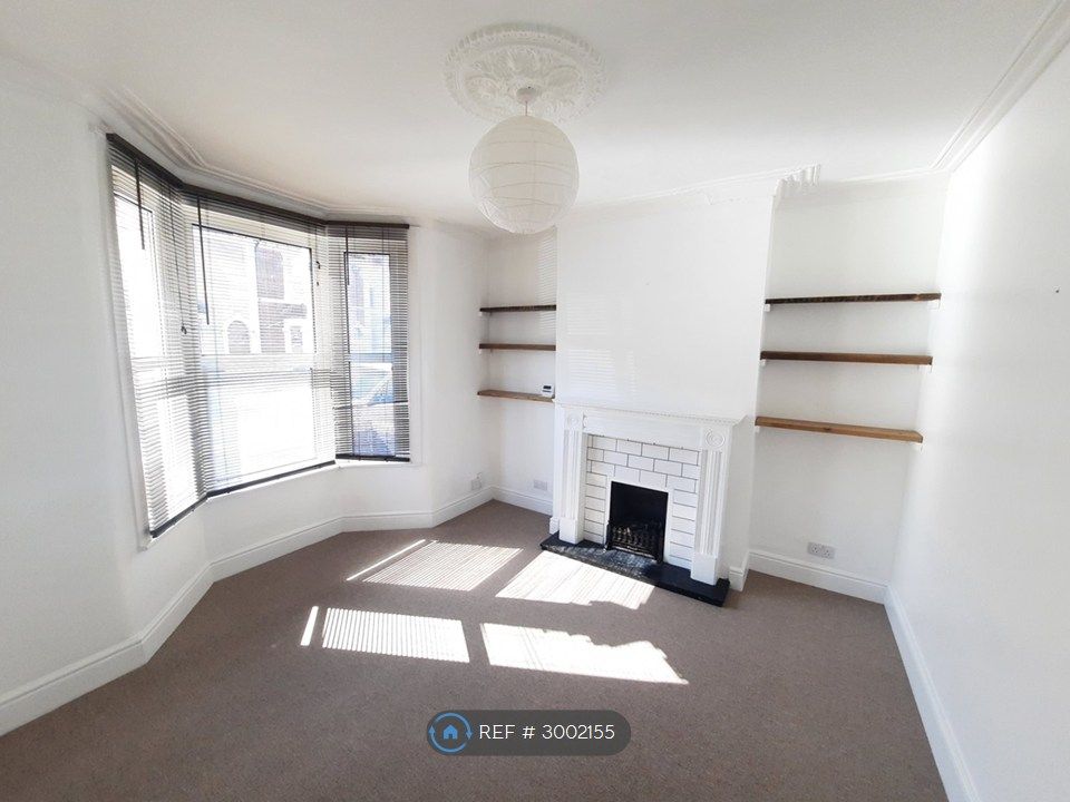 Property photo 2 of 17 Living Room