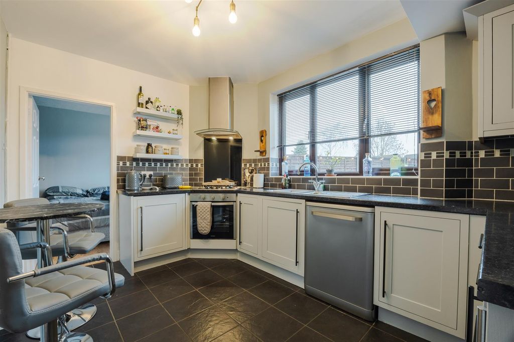 Property photo 2 of 16 Kitchen