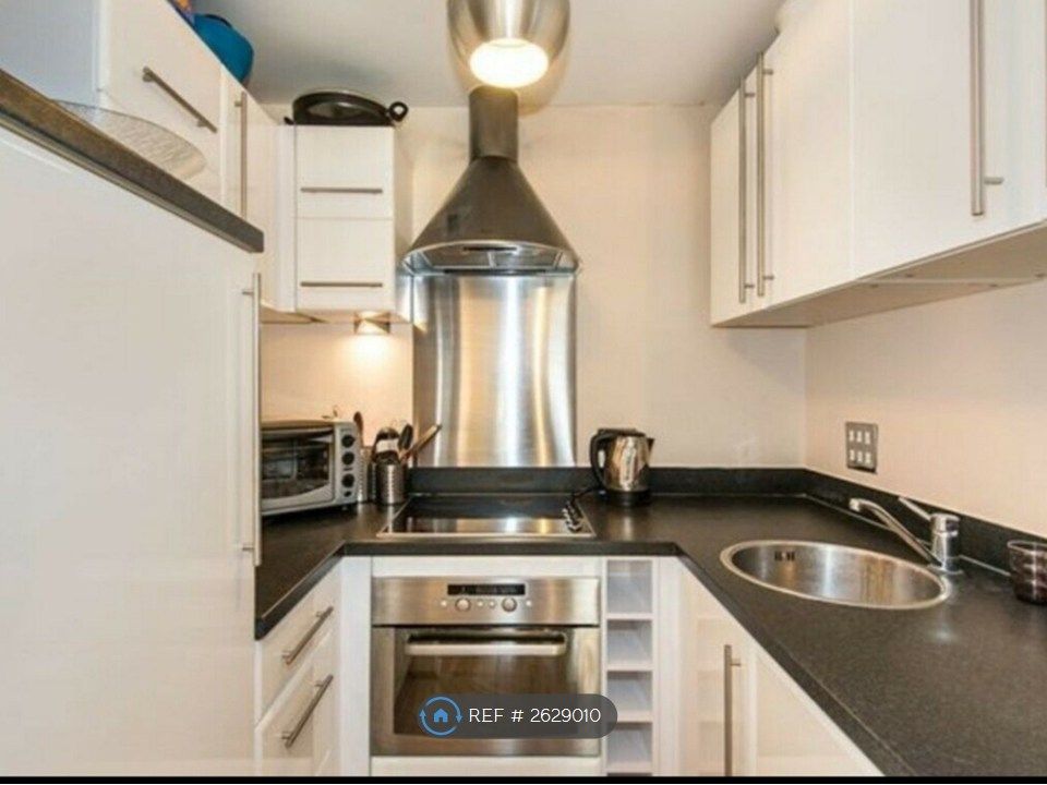 Property photo 3 of 14 Kitchen