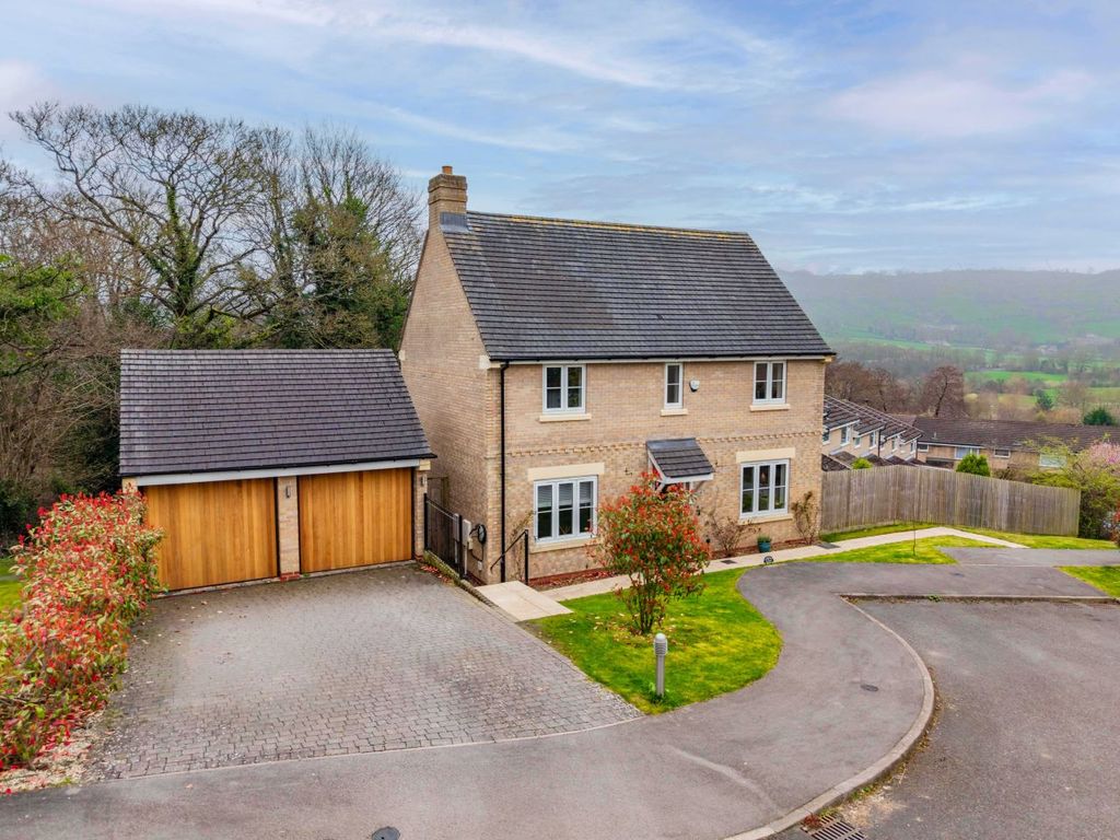 Property photo 1 of 32