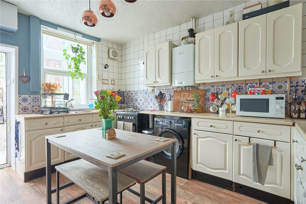 Property photo 2 of 15 Dining Kitchen