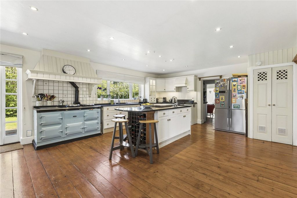 Property photo 3 of 15 Kitchen/Breakfast
