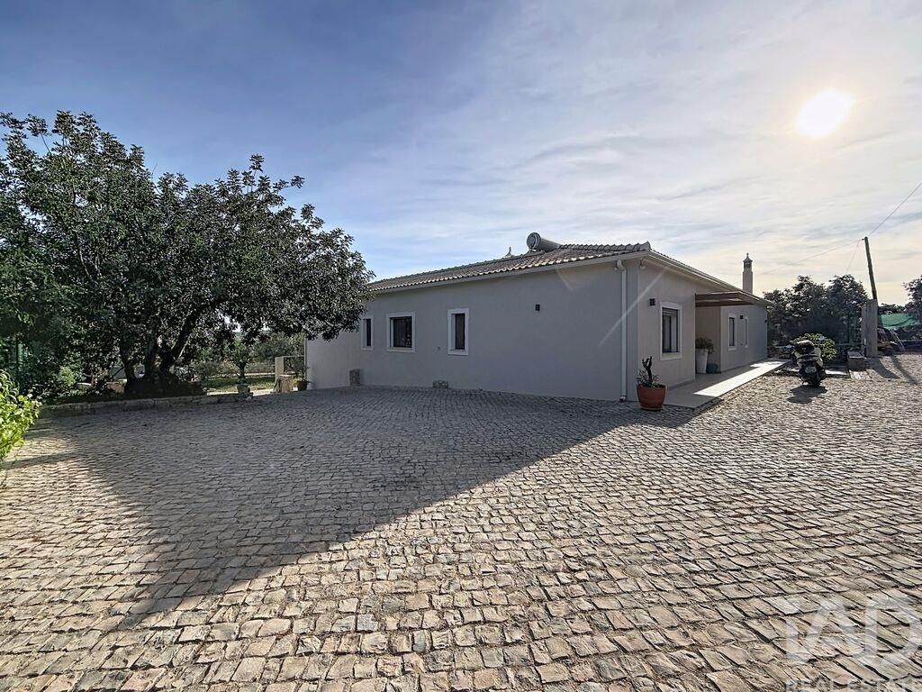Property photo 2 of 39