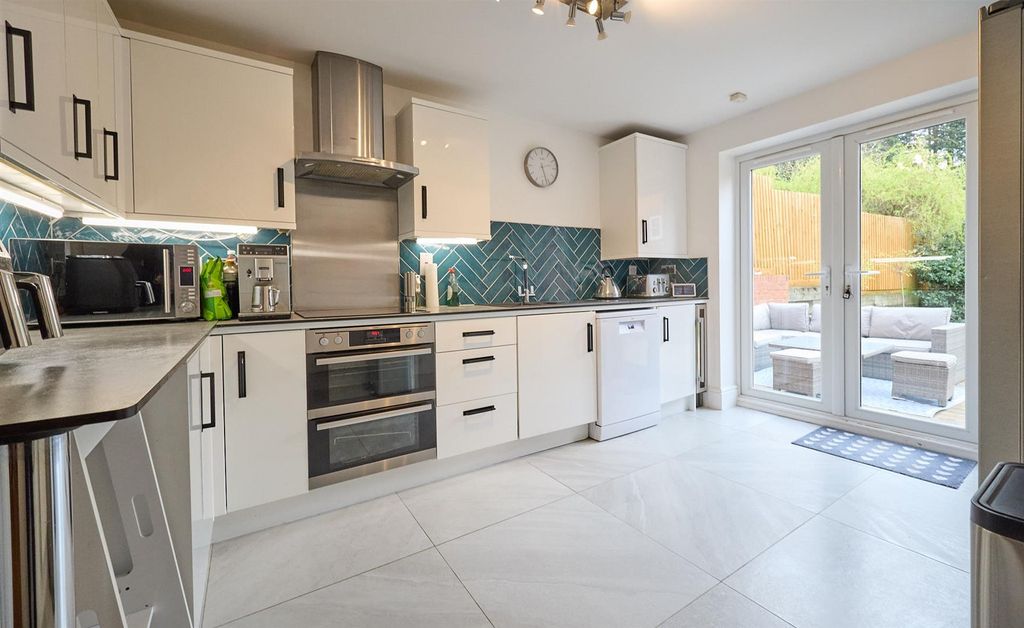 Property photo 2 of 15 Cardinal Drive Bb 14.Jpg