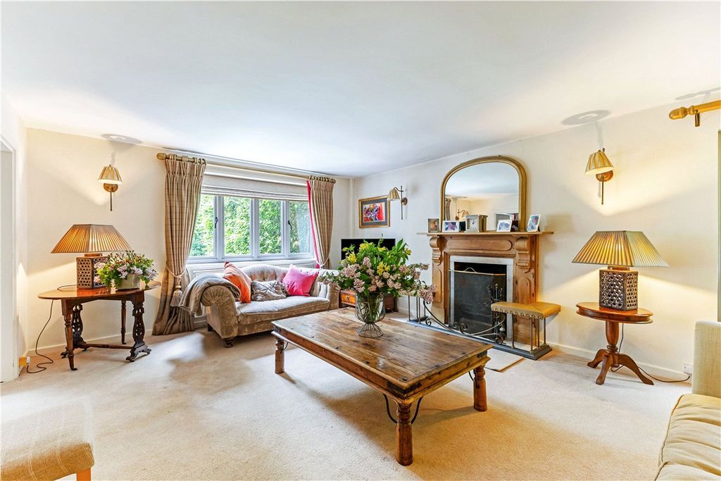 Property photo 3 of 27 Sitting Room