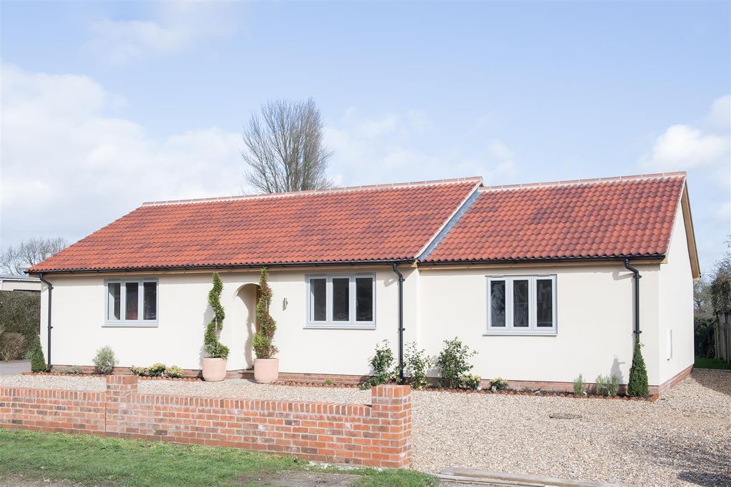 Property photo 3 of 14 Watton-Spring-001.Jpeg