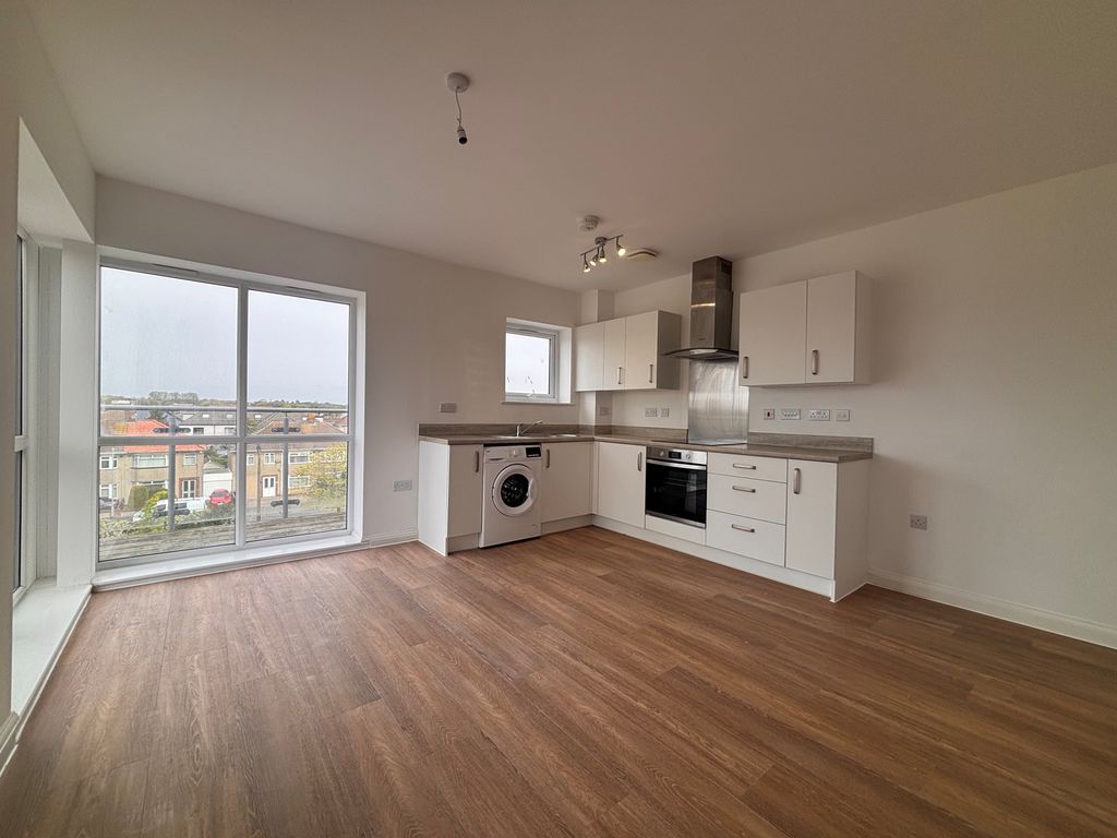Property photo 3 of 8 Kitchen