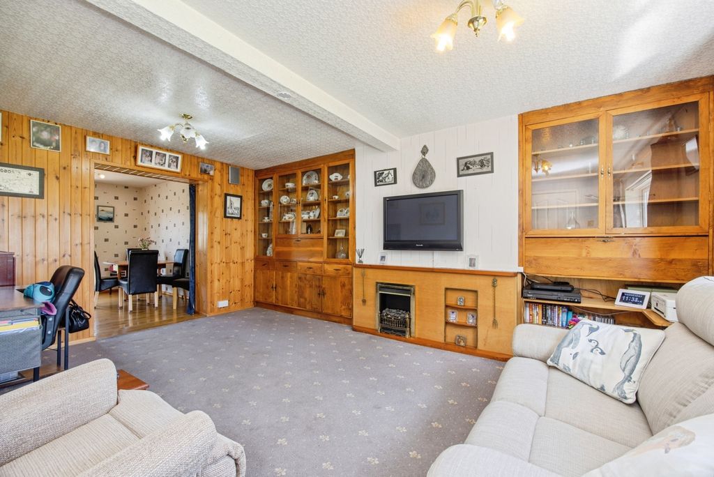 Property photo 3 of 17 Photo