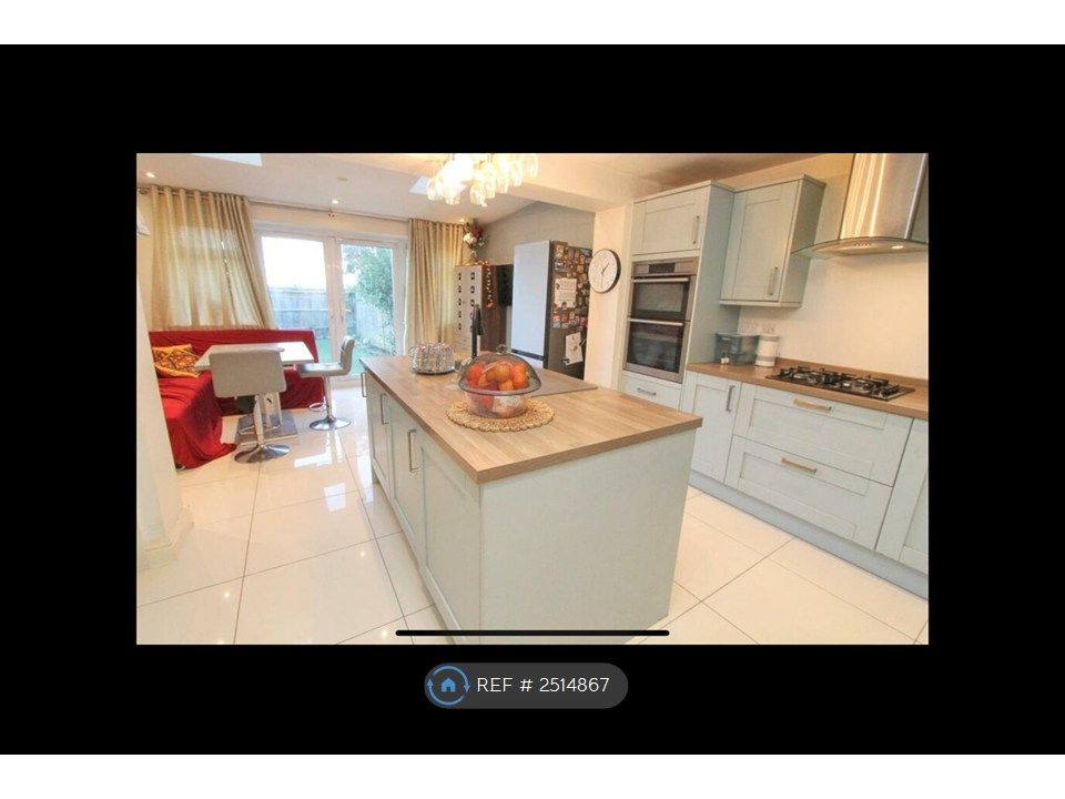 Property photo 2 of 23 Kitchen