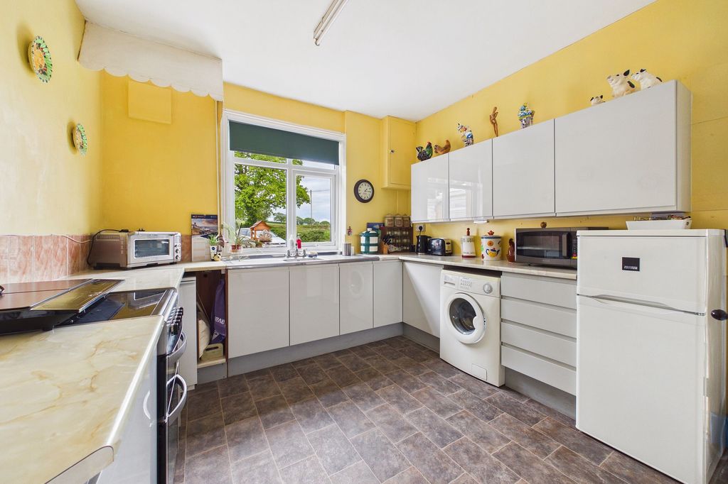 Property photo 2 of 31