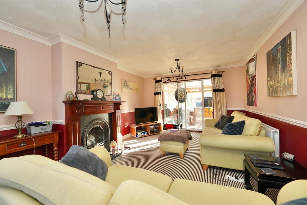 Property photo 2 of 17