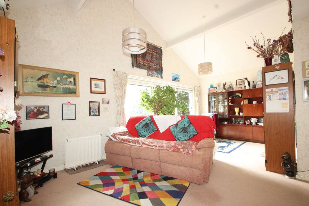 Property photo 3 of 20 Photo 16