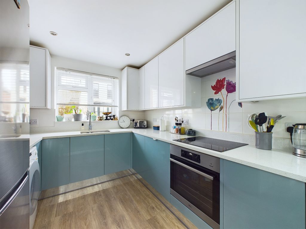 Property photo 2 of 17 Kitchen 1