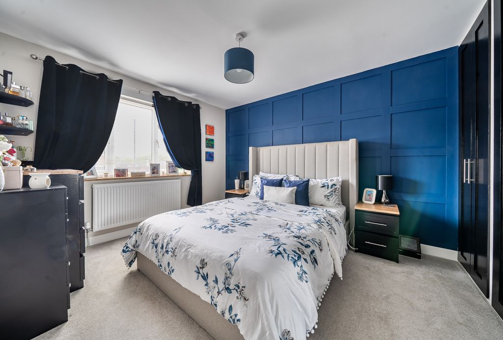 Property photo 3 of 11 Master Bedroom