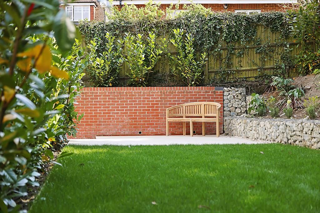 Property photo 3 of 12 1-Cobhamrd-Apts-Ext+Communalareas-7924.Jpg