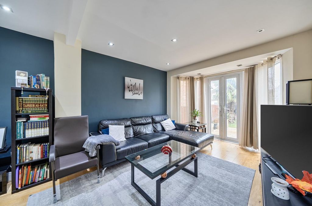 Property photo 2 of 20 Davidson Frost-Wellings, Dfw, Lamorna Grove, Stanm