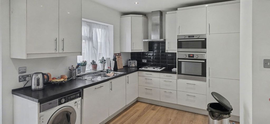 Property photo 3 of 24