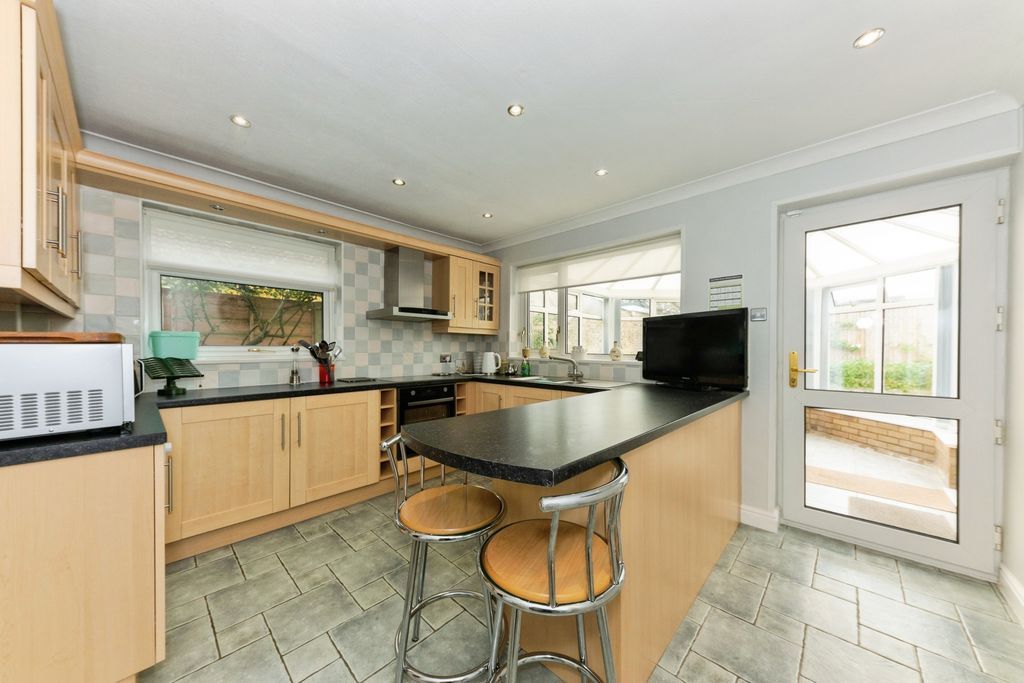Property photo 2 of 18 Kitchen