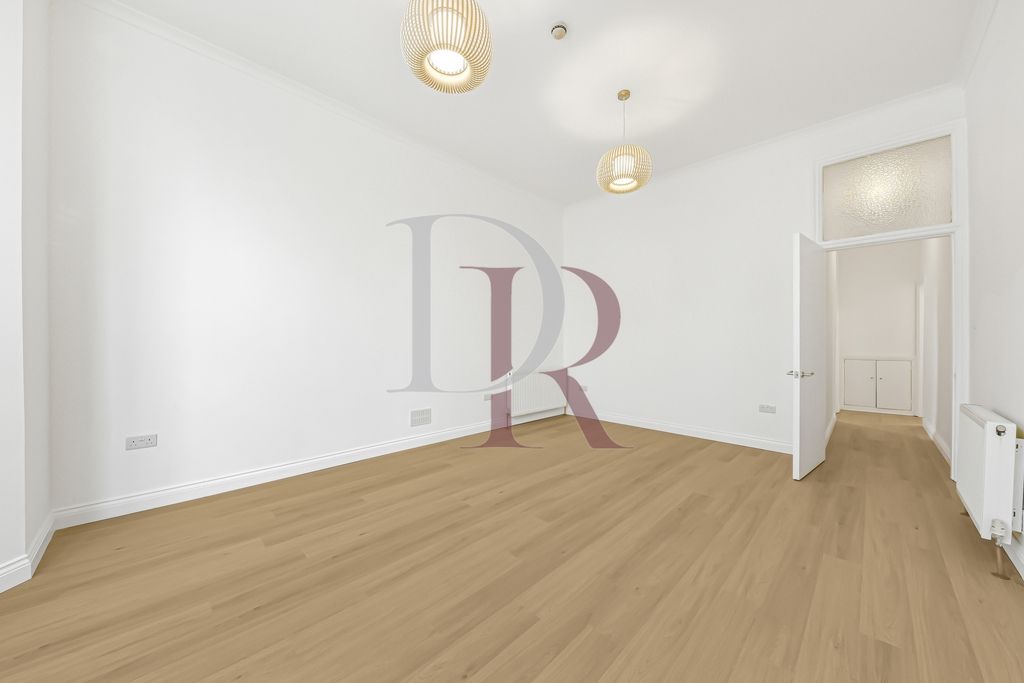 Property photo 2 of 18 Bedroom 1