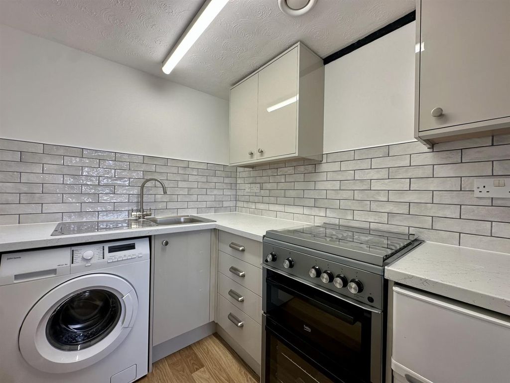 Property photo 2 of 8 5.Jpg