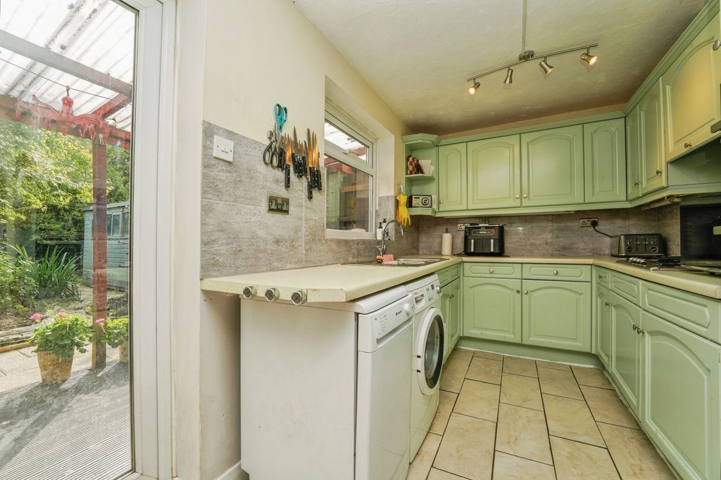 Property photo 2 of 20 Kitchen
