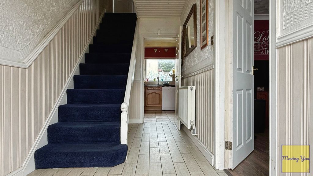 Property photo 2 of 19 Entrance Hall