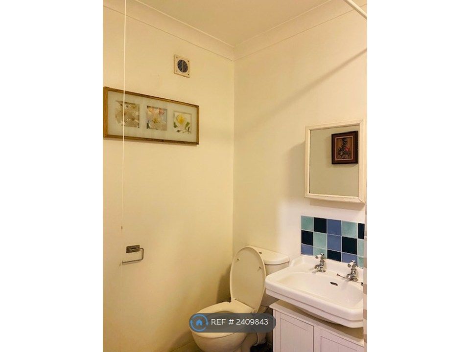 Property photo 2 of 23 Bathroom