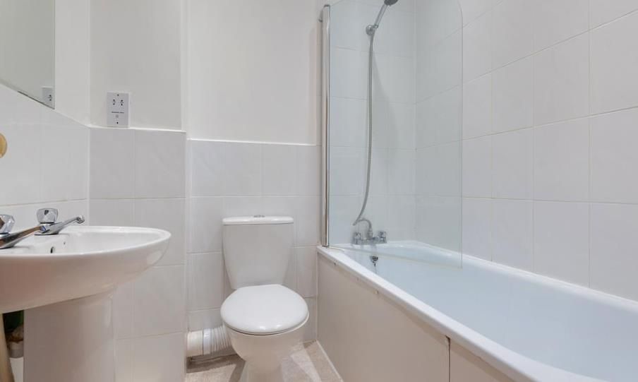 Property photo 3 of 5 142 Holcroft Court 4 17.07.Png