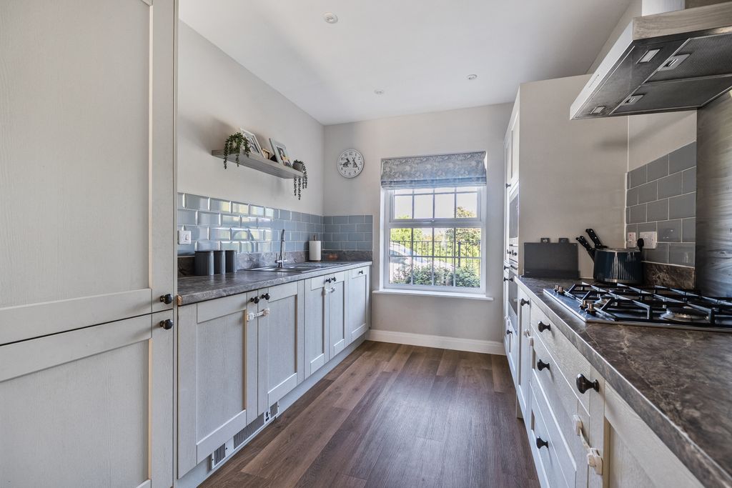 Property photo 3 of 15 1448761-11-69Eb42Df8957E