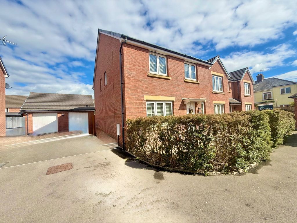 Property photo 1 of 27