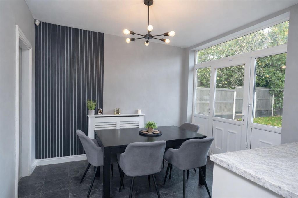 Property photo 3 of 16 8E4594F4-Cbc9-4Fba-A598-7c6Bc7895d9F.Png