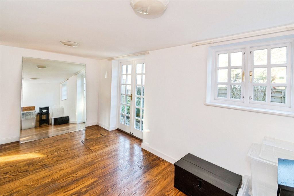 Property photo 2 of 32 Picture No. 14