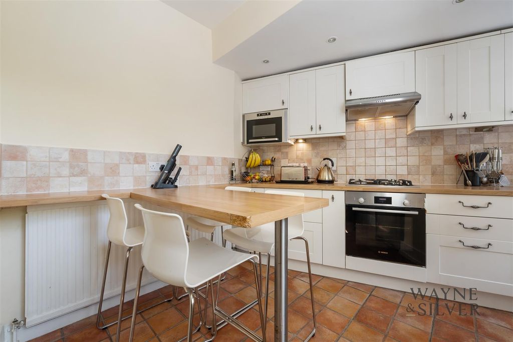 Property photo 2 of 10 Holly Hill, Nw3