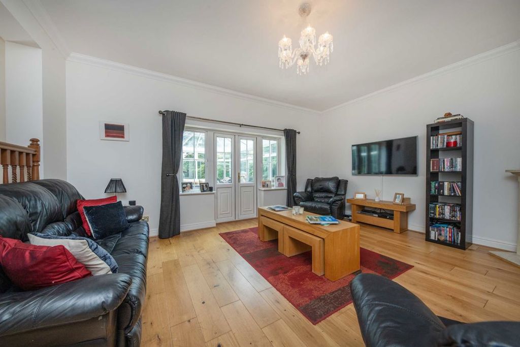 Property photo 2 of 9