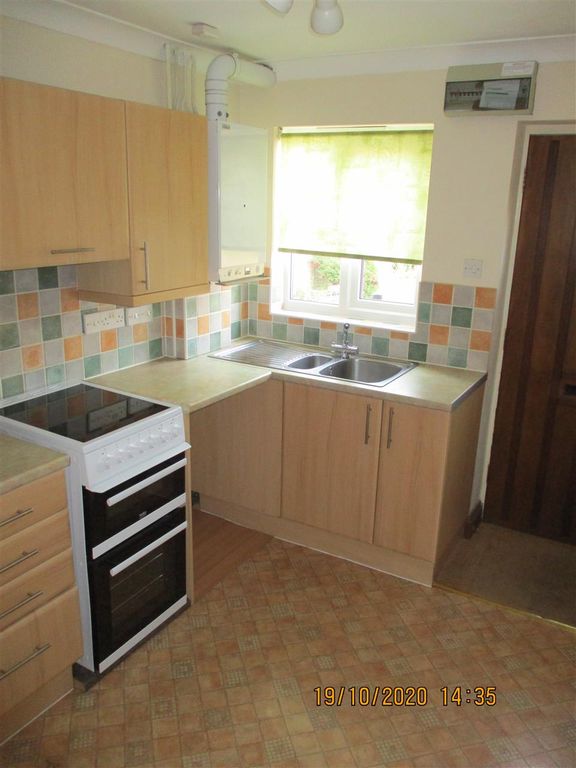 Property photo 2 of 8 Kitchen