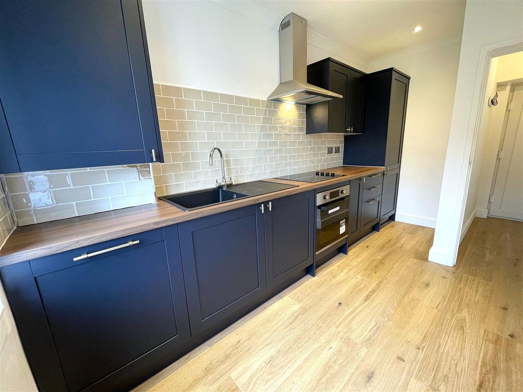 Property photo 2 of 19 Kitchen