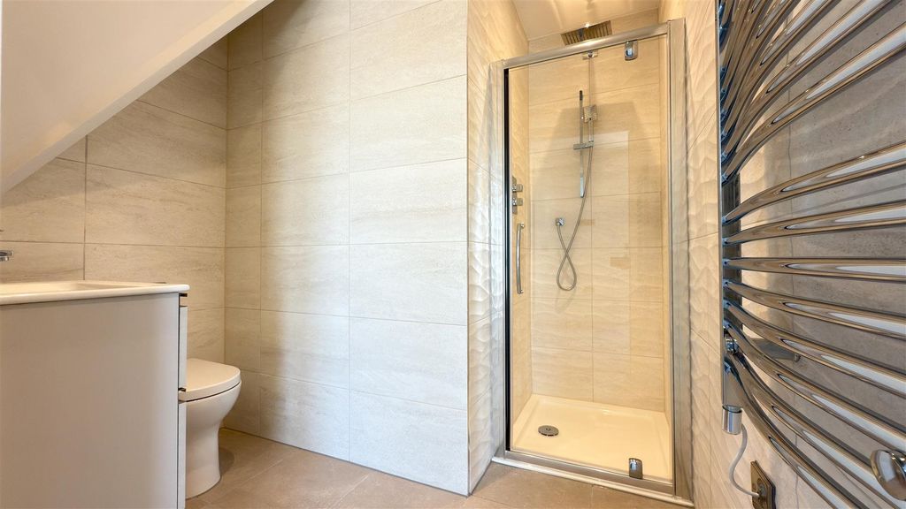 Property photo 3 of 15 En Suite