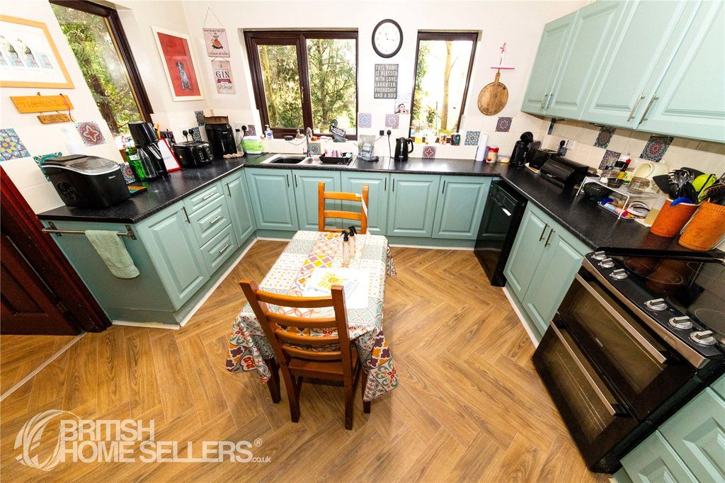 Property photo 2 of 34 Picture No. 38