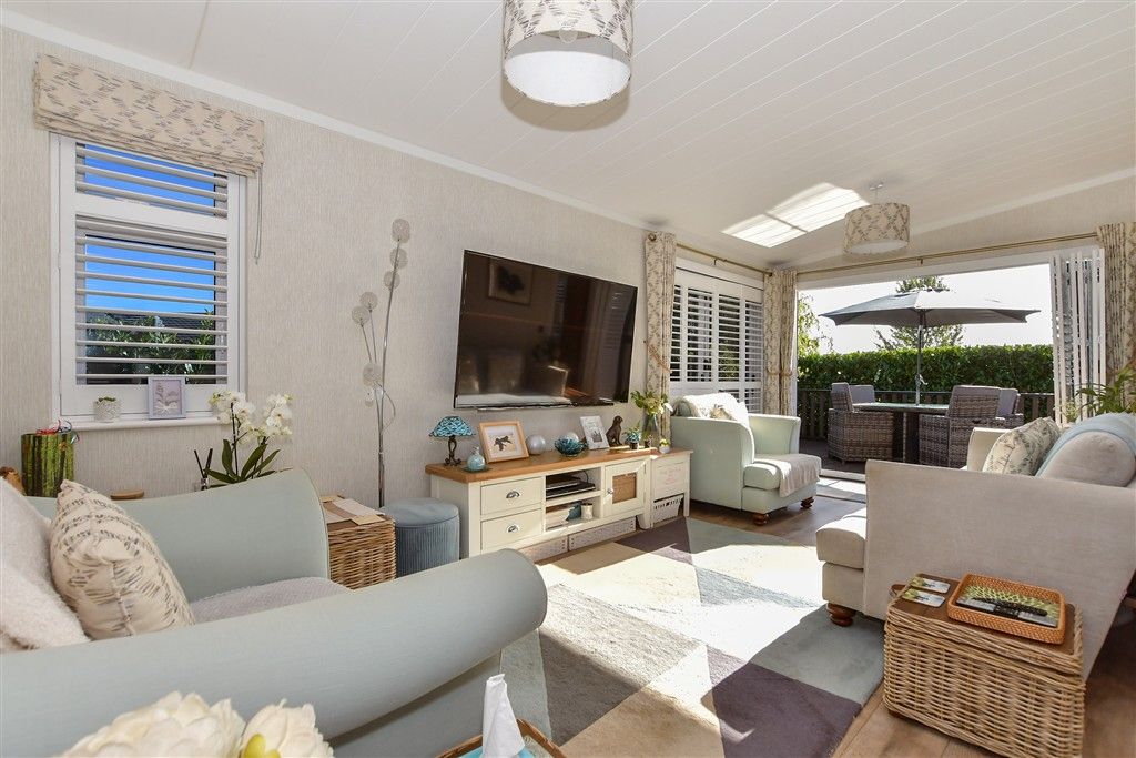 Property photo 1 of 11 Lounge