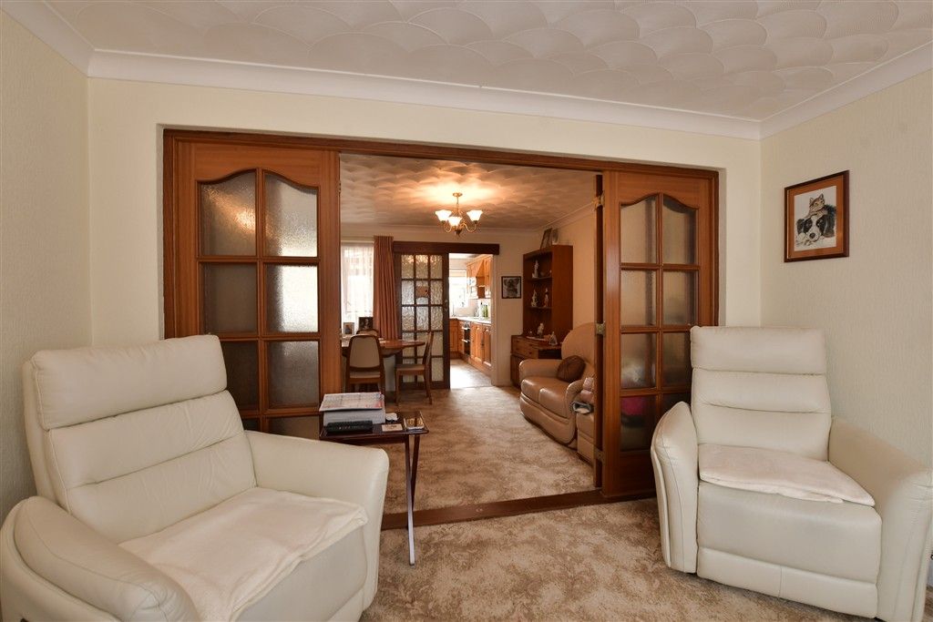 Property photo 1 of 12 Lounge