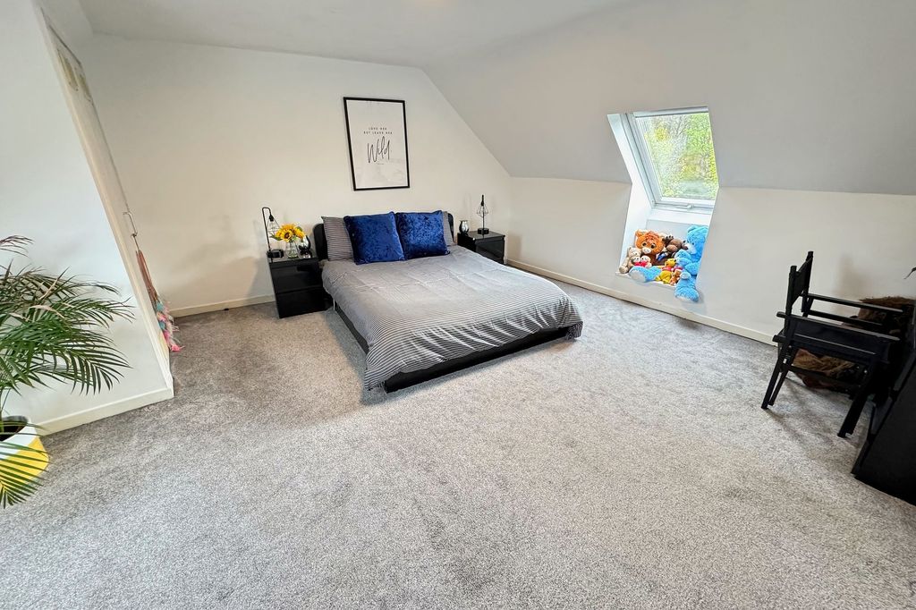 Property photo 3 of 10 Bedroom 1