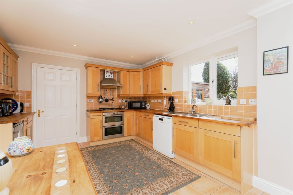 Property photo 3 of 17